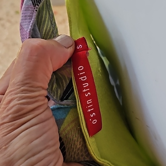 O'stin Studio sports top with jogger bra colorful abstract size small - Picture 6 of 6